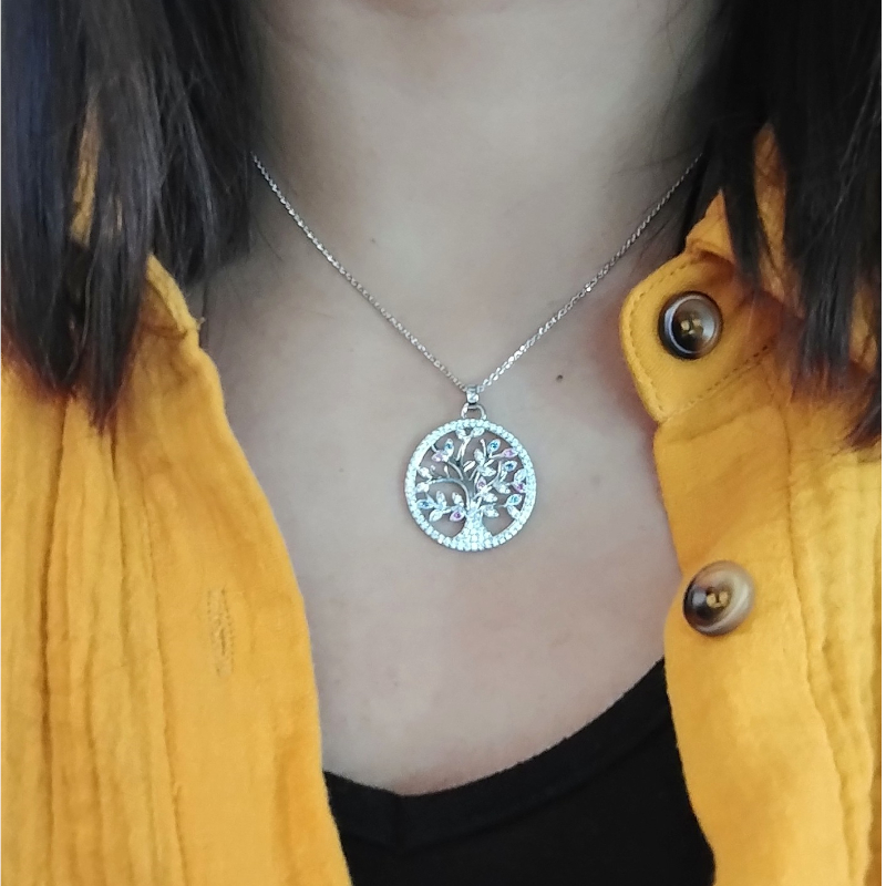 collier-arbre-de-vie-femme-argent-925-et-oxydes-LOTUS-LP1896-1-1-porté Collier Femme Arbre de vie Argent 925/1000 et Oxydes de zirconium LOTUS LP1896-1/1 porté