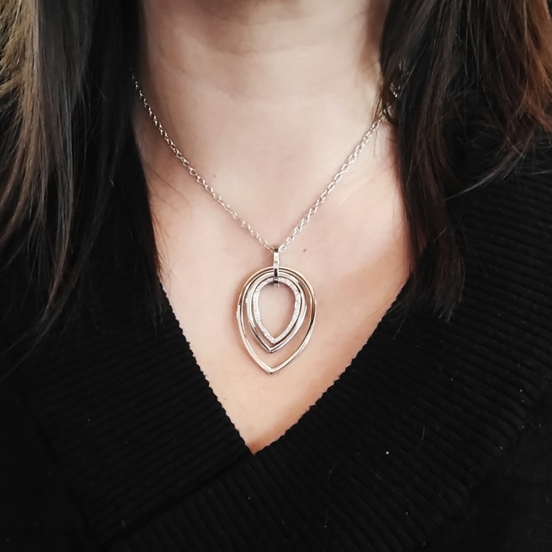 collier-femme-acier-inoxydable-LOTUS-LS2112-1-1-porté Collier 3 anneaux Femme Acier inoxydable LOTUS LS2112-1/1 porté