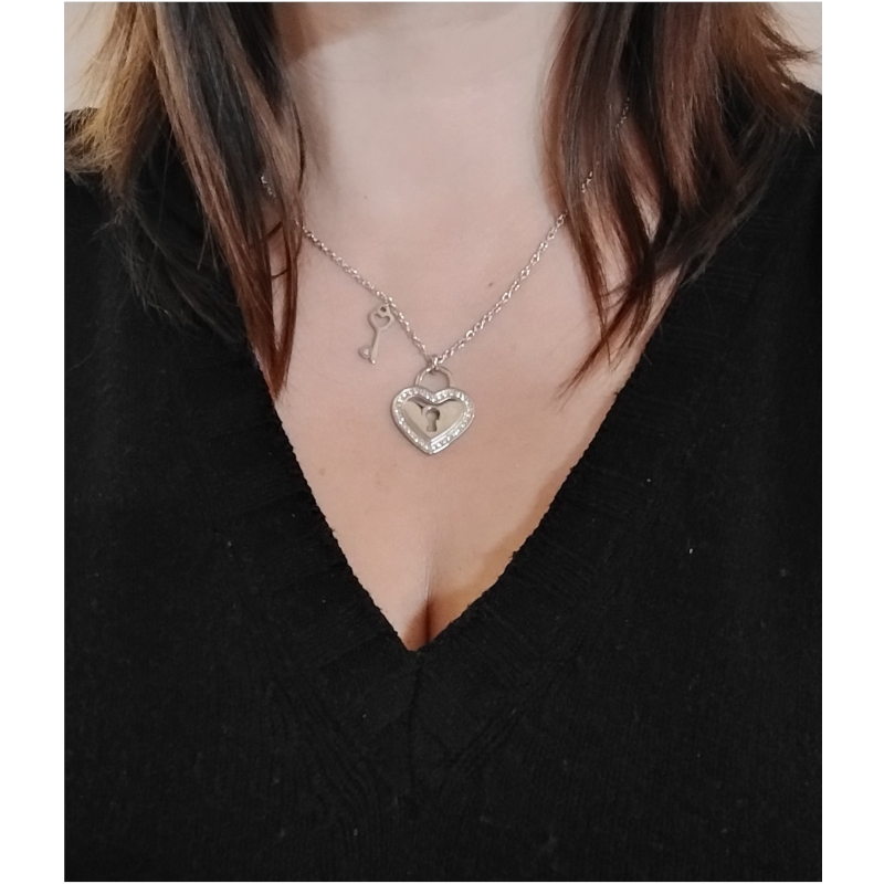 collier-femme-coeur-clef-acier-inoxydable-et-strass-lotus-LS2188-1-1-porté Collier Femme Cœur et clé Acier inoxydable et strass LOTUS LS2188-1/1 porté