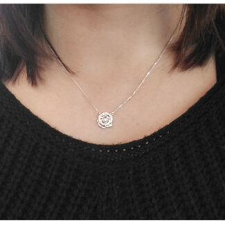 Collier Femme Fleur Argent 925/1000 et Oxydes de zirconium LOTUS LP3136-1/1 porté