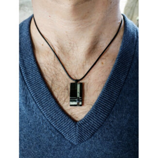 Collier Homme Acier inoxydable gris et noir, cordon caoutchouc LOTUS LS1316-1/2 porté