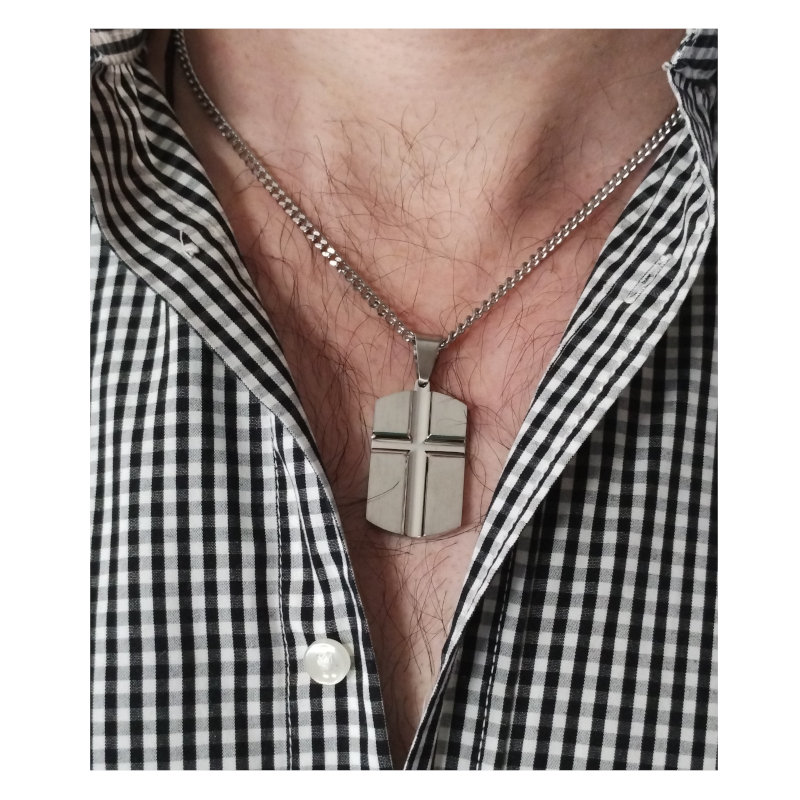 Collier plaque Croix Homme Acier inoxydable LOTUS LS2279-1/1 porté