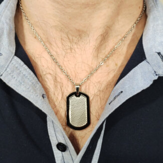 Collier plaque Homme Acier inoxydable LOTUS LS2211-1/1 porté