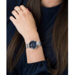 Montre Femme Acier inoxydable cadran bleu nuit FESTINA F20385/2 portée
