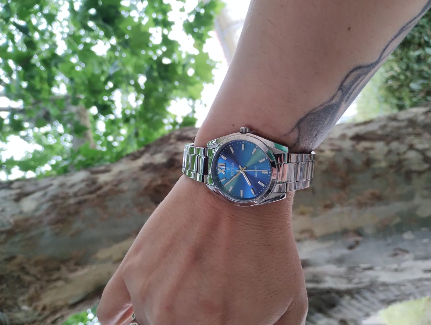 montre-FESTINA-Femme-boyfriend-acier-inoxydable-cadran-bleu-F20622-I-portée Montre » Boyfriend » Femme Acier inoxydable, cadran bleu FESTINA F20622/I portée