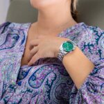 Montre » Boyfriend » Femme Acier inoxydable, cadran vert FESTINA F20622/C portée