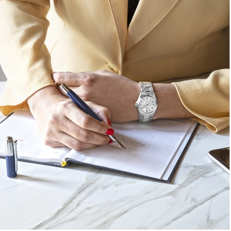 montre-FESTINA-Femme-classique-acier-inoxydable-F20553-1-portée Montre Classique Femme Acier inoxydable FESTINA F20553/1 portée