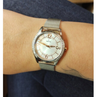 Montre Femme Acier inoxydable FESTINA F20420/1 portée