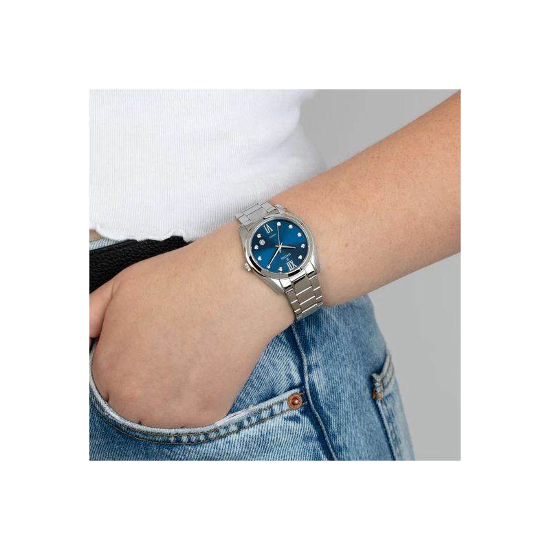 montre-FESTINA-femme-boyfriend-acier-inoxydable-bleu-F16790-C-portée Montre » Boyfriend » Femme Acier inoxydable, cadran bleu FESTINA F16790/C portée