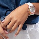 Montre Femme Rainbow Acier inoxydable rose et caoutchouc blanc FESTINA F20611/2 portée