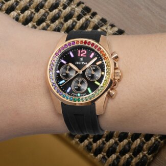 Montre Femme Rainbow Acier inoxydable rose et caoutchouc noir FESTINA F20611/3 portée
