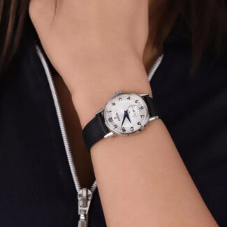 Montre Classique Femme Acier inoxydable et Cuir noir FESTINA F20570/1 portée
