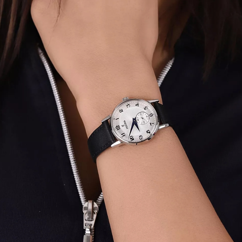 Montre Classique Femme Acier inoxydable et Cuir noir FESTINA F20570/1 portée