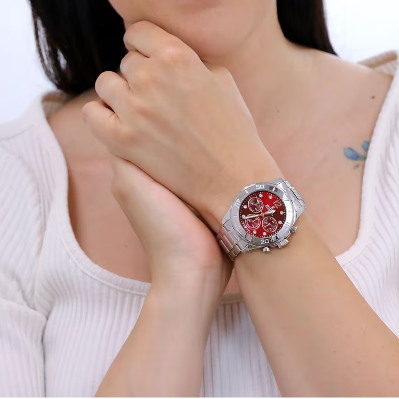 montre-femme-FESTINA-acier-inoxydable-cadran-rouge-F20603-2-portée Montre » Boyfriend » Femme Acier inoxydable et cadran rouge FESTINA F20603/2 portée