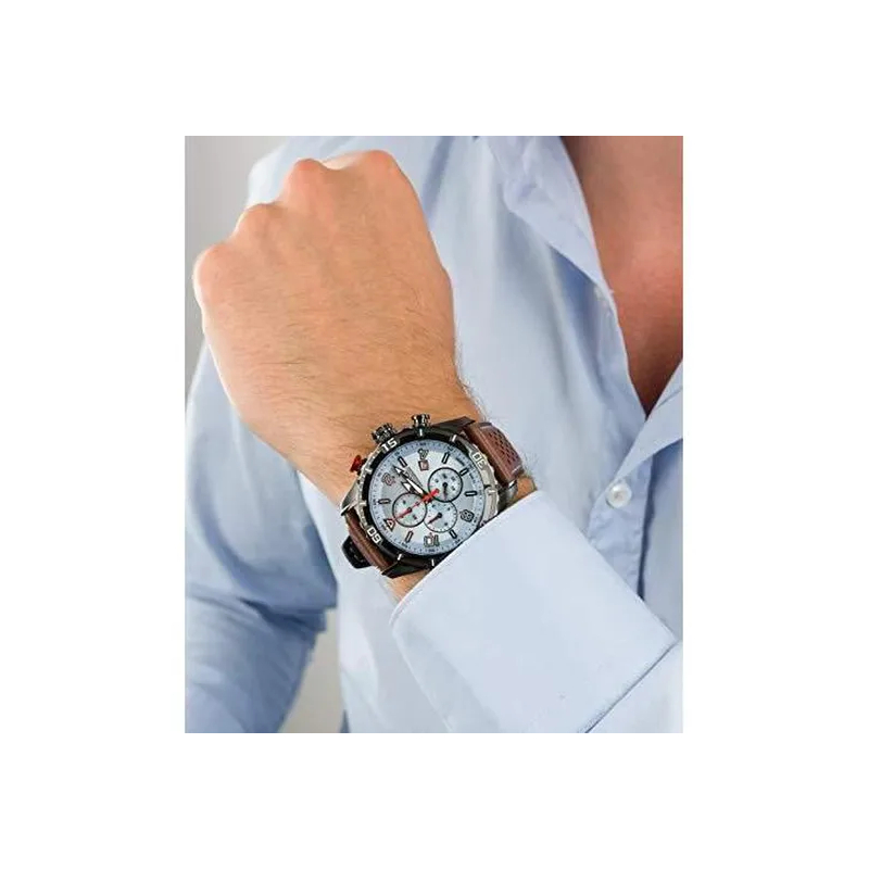Montre Chronographe Homme, Acier inoxydable et Cuir marron FESTINA F20519/1 portée
