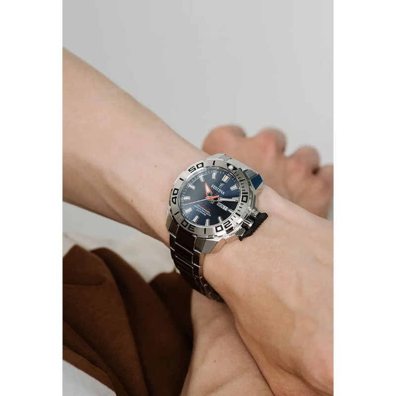 montre-homme-étanche-FESTINA-acier-inoxydable-bracelet-offert-F20665-1-portée Coffret Montre étanche Homme Acier inoxydable FESTINA F20665/1 avec bracelet OFFERT portée