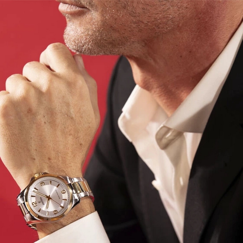 montre-solaire-homme-FESTINA-acier-inoxydable-bicolore-F20657-1-portée Montre Solaire Homme Acier inoxydable bicolore FESTINA F20657/1 portée