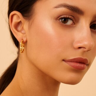 Boucles d’oreilles créoles Femme Plaqué Or vrillée ROBBEZ MASSON portées