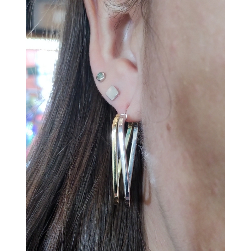 Boucles d’oreilles créoles géométriques Femme Plaqué Or et Rhodium ROBBEZ MASSON, portées