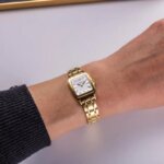 Montre Femme LUNA mini HERBELIN Acier inoxydable doré 17407BP1N08 portée