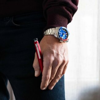 Stylo à bille FESTINA rouge encre noir FWS4104/P, main